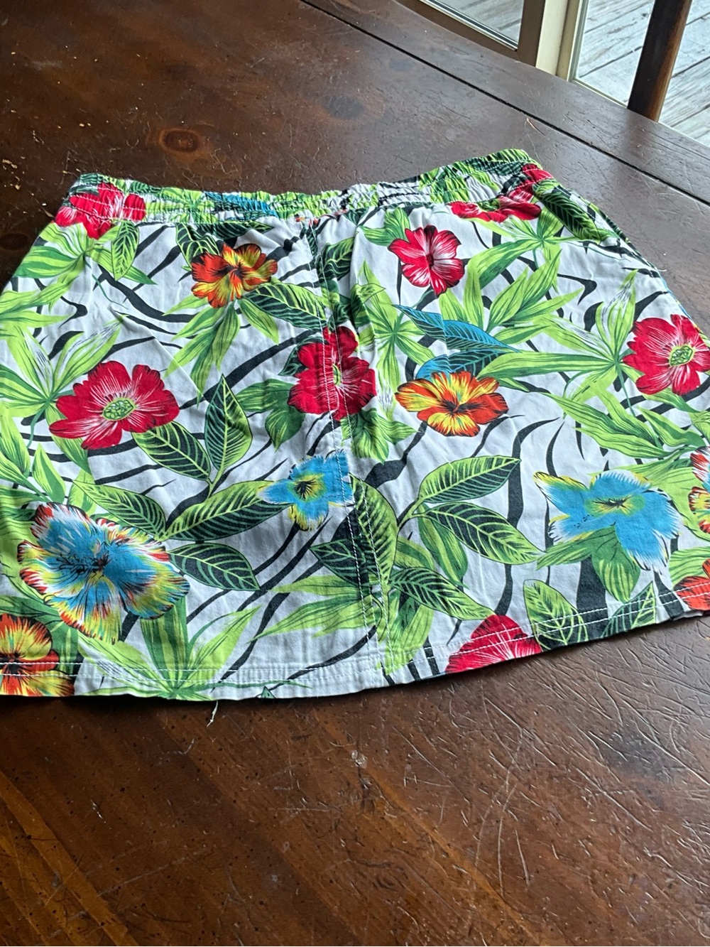 Bacci size 4 tropical print skort